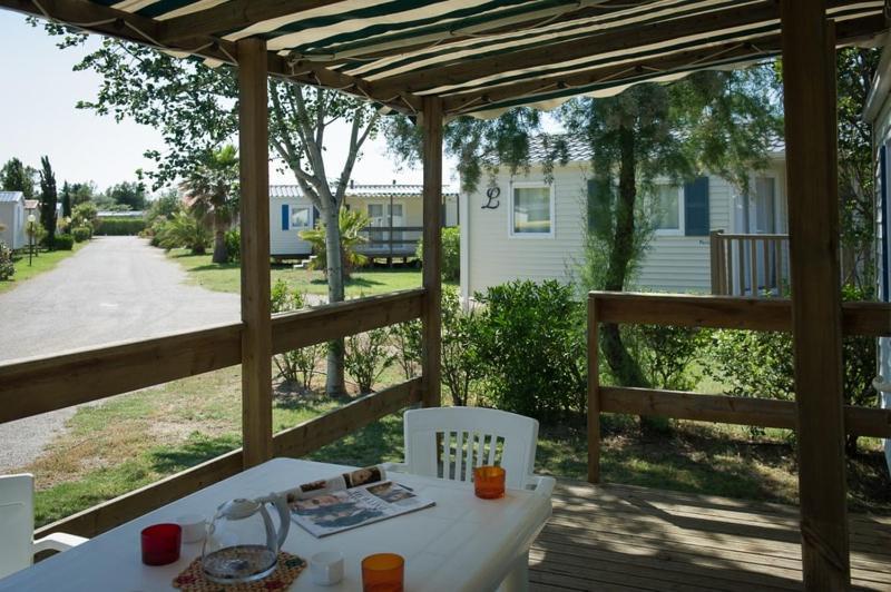 Camping Les Avignon - La Laune Villeneuve-lès-Avignon Екстериор снимка
