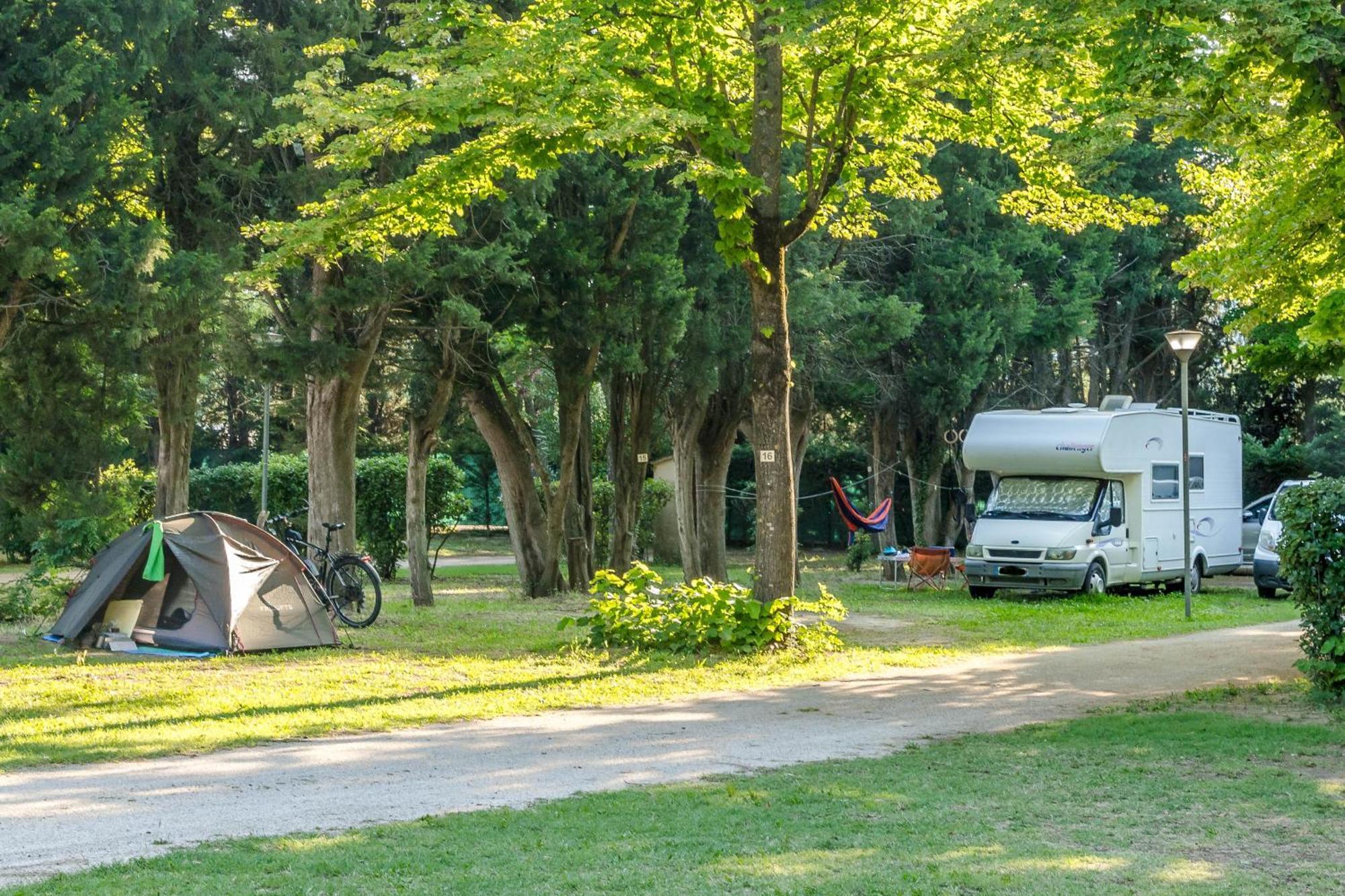 Camping Les Avignon - La Laune Villeneuve-lès-Avignon Екстериор снимка