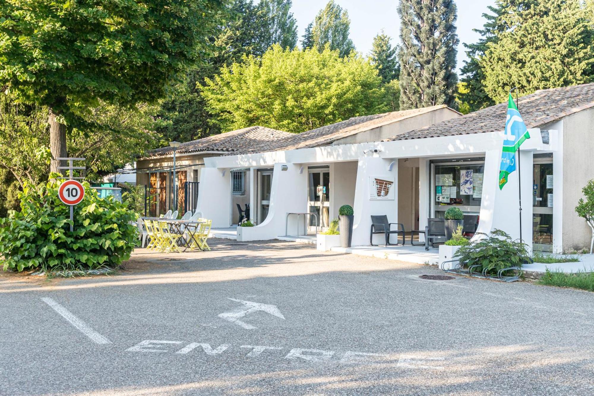 Camping Les Avignon - La Laune Villeneuve-lès-Avignon Екстериор снимка