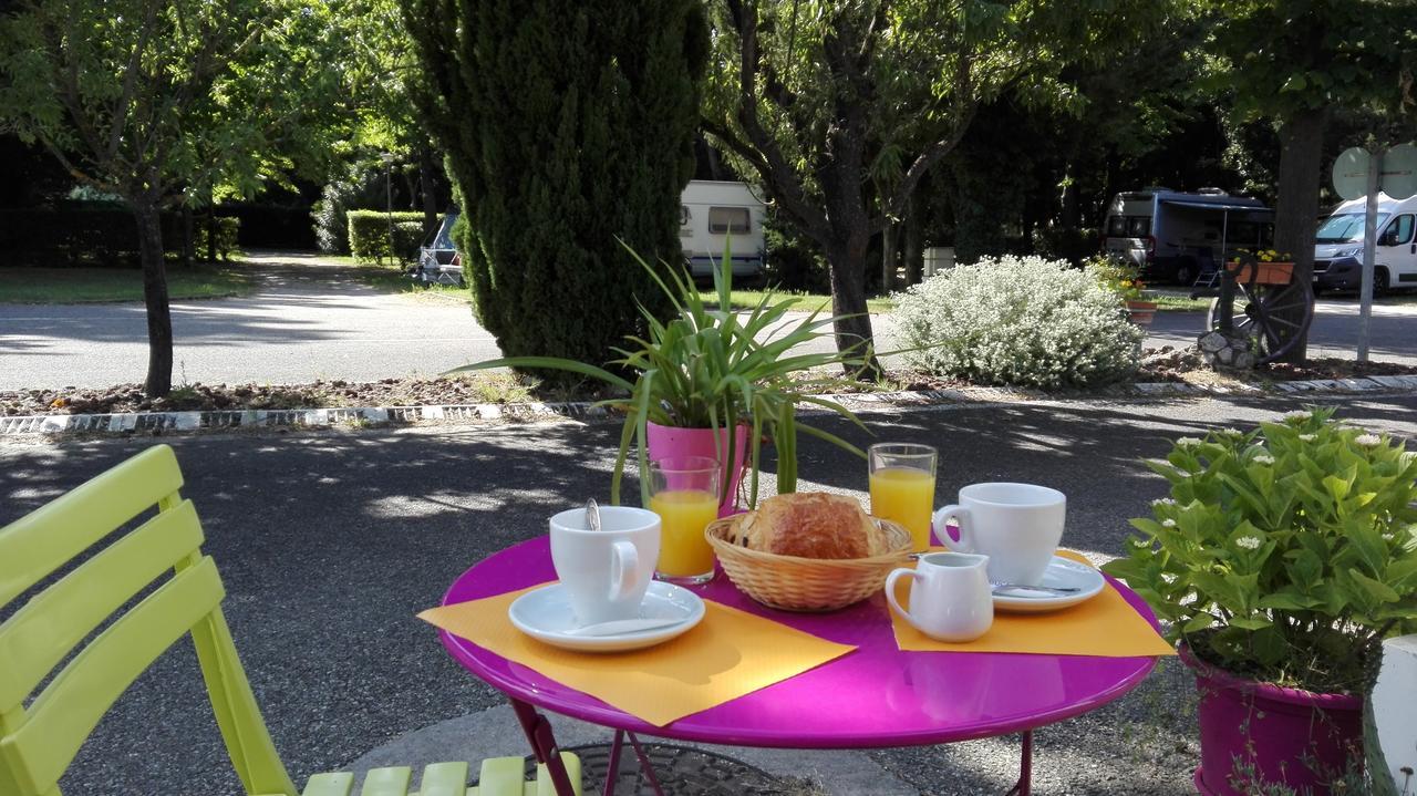 Camping Les Avignon - La Laune Villeneuve-lès-Avignon Екстериор снимка